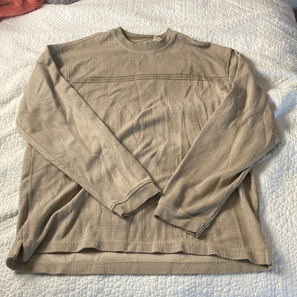 i am selling a sweater from the brand Arrow